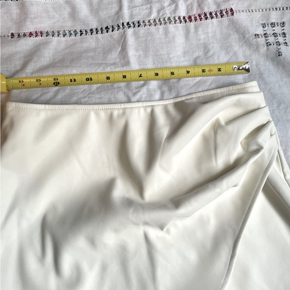 White Pleather Skort sz LRG - Picture 5 of 5